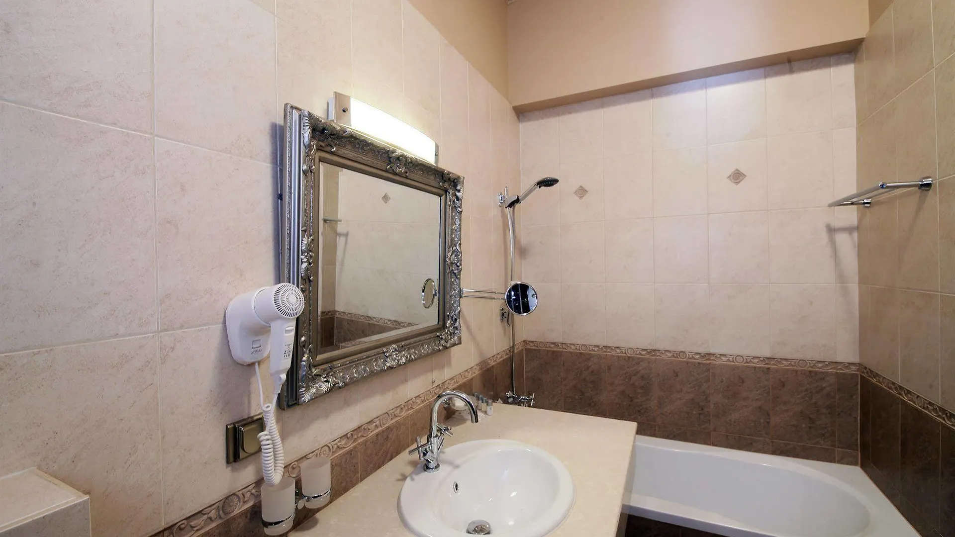 Alisa Hotel Karlsbad 4*,